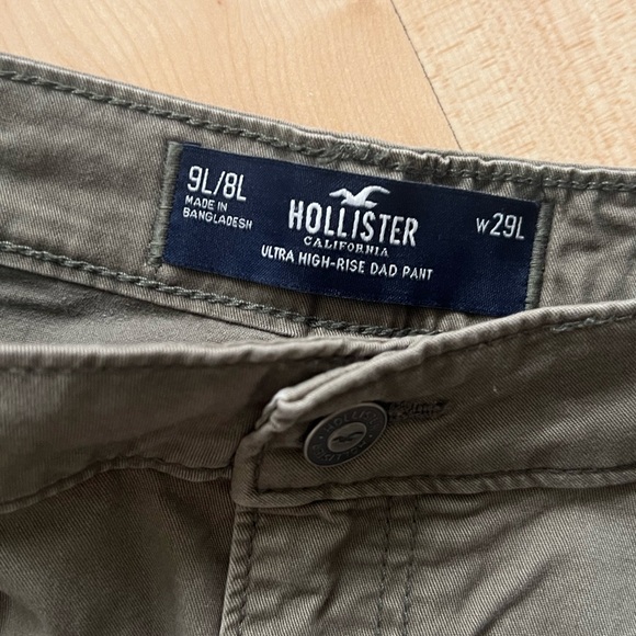 Hollister Pants - Hollister High-Rise Dad Pants in Olive